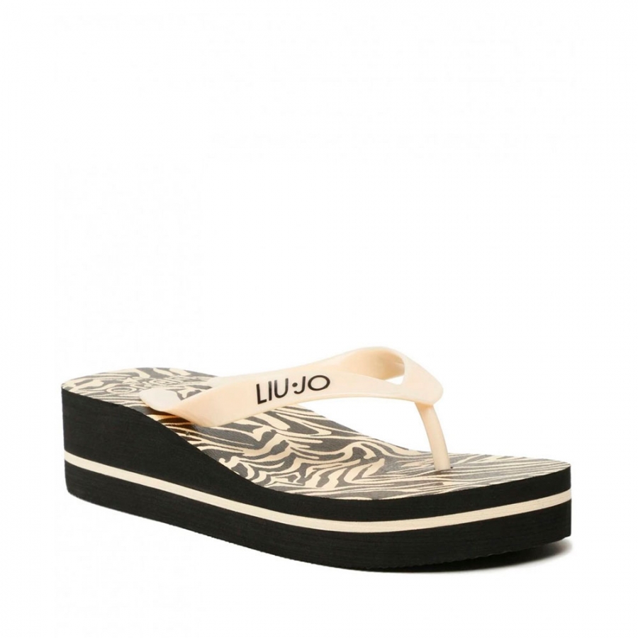 hohe-naturliche-zebra-flip-flops