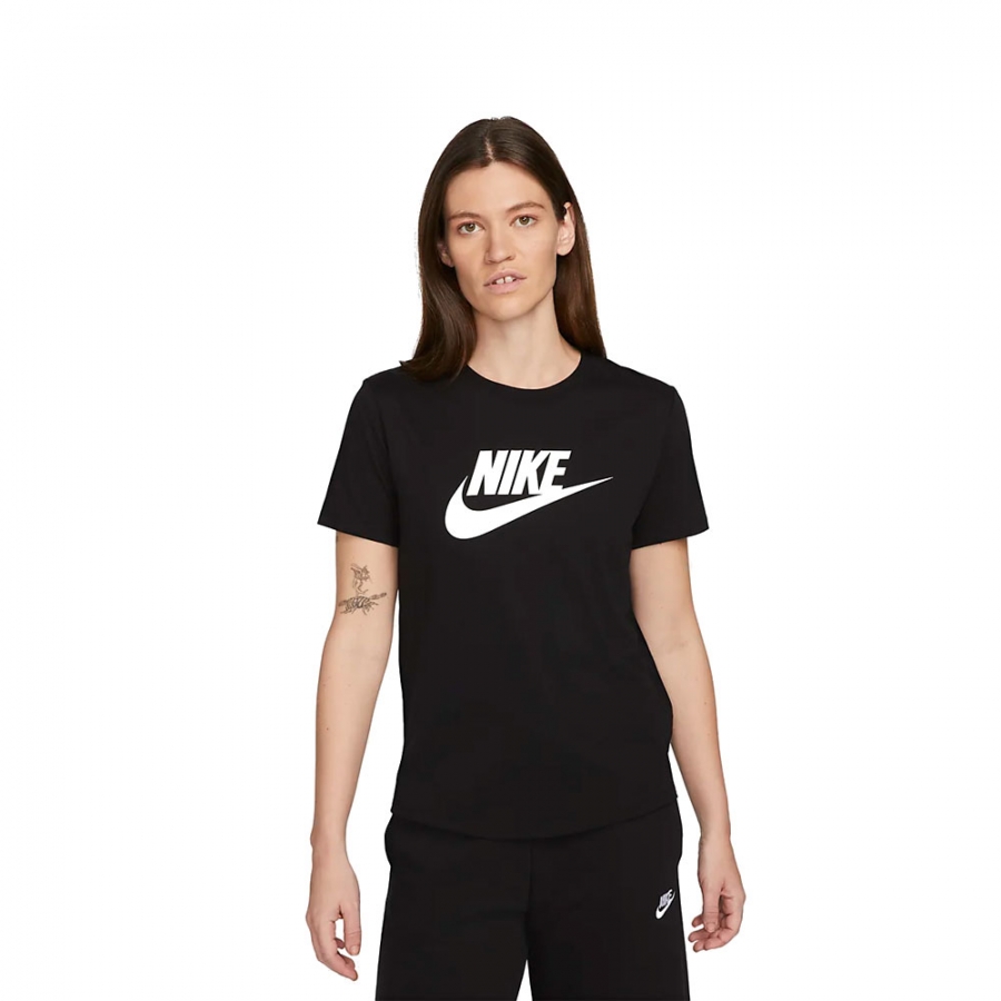 camiseta-sportswear-essentials