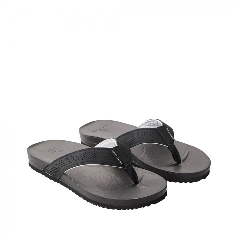 flip-flops-aus-weichem-sand