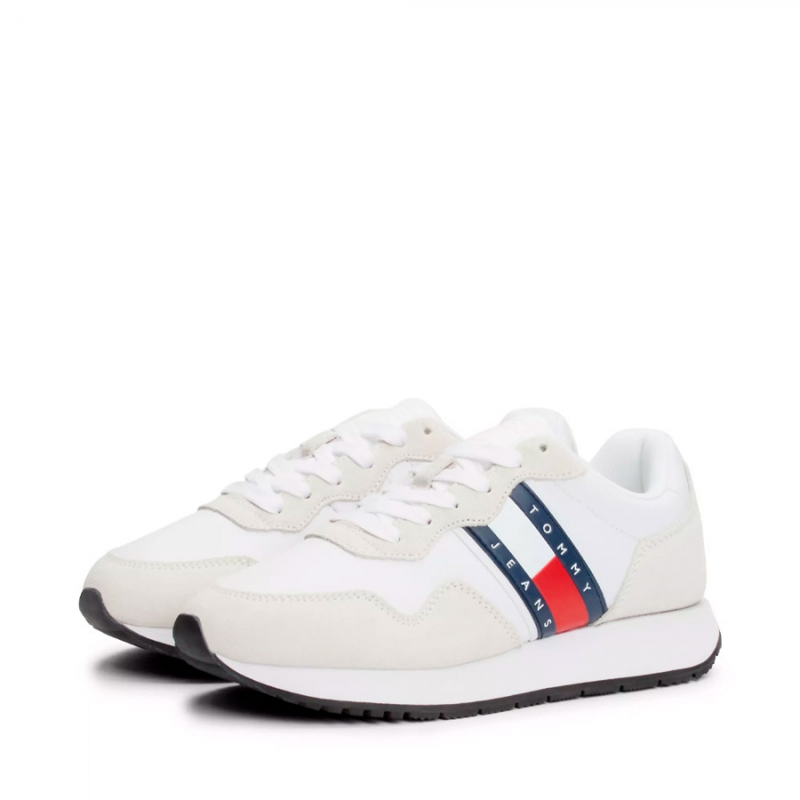 sneakers-essentielles-en-daim-avec-semelle-dentee