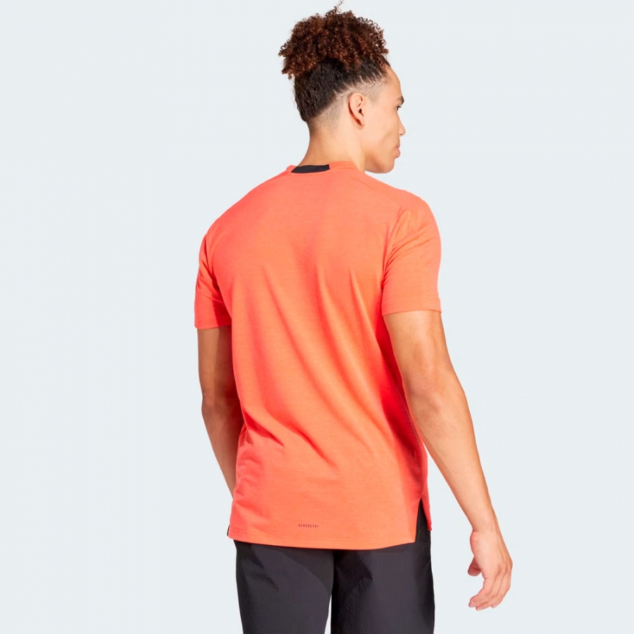 t-shirt-progettata-per-l-allenamento