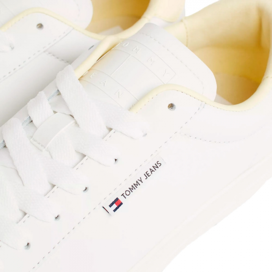 sneakers-bassa-in-pelle-con-patch