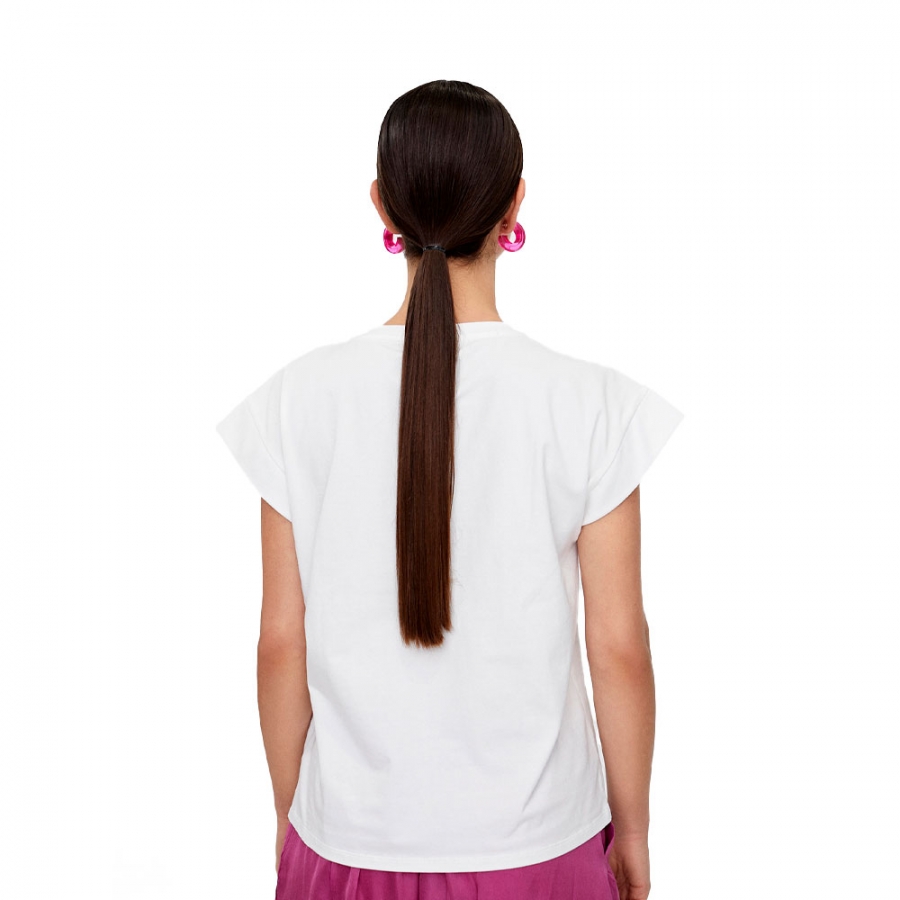 lola-vertical-positioned-t-shirt