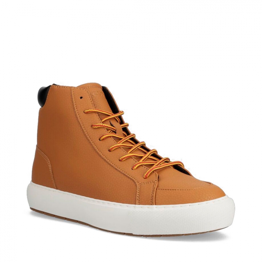 sneakers-montantes-chukka-robustes-woodward