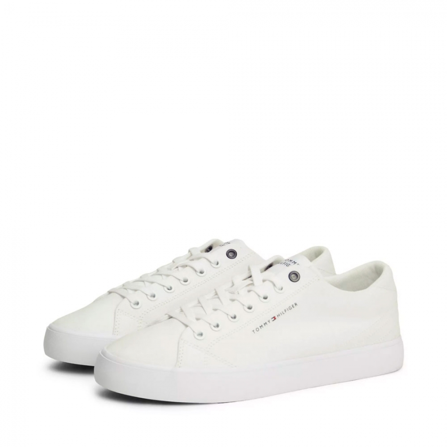 sneakers-en-toile-a-lacets-essentiels