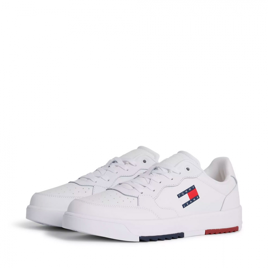 sneakers-essenziali-con-suola-denti-e-logo