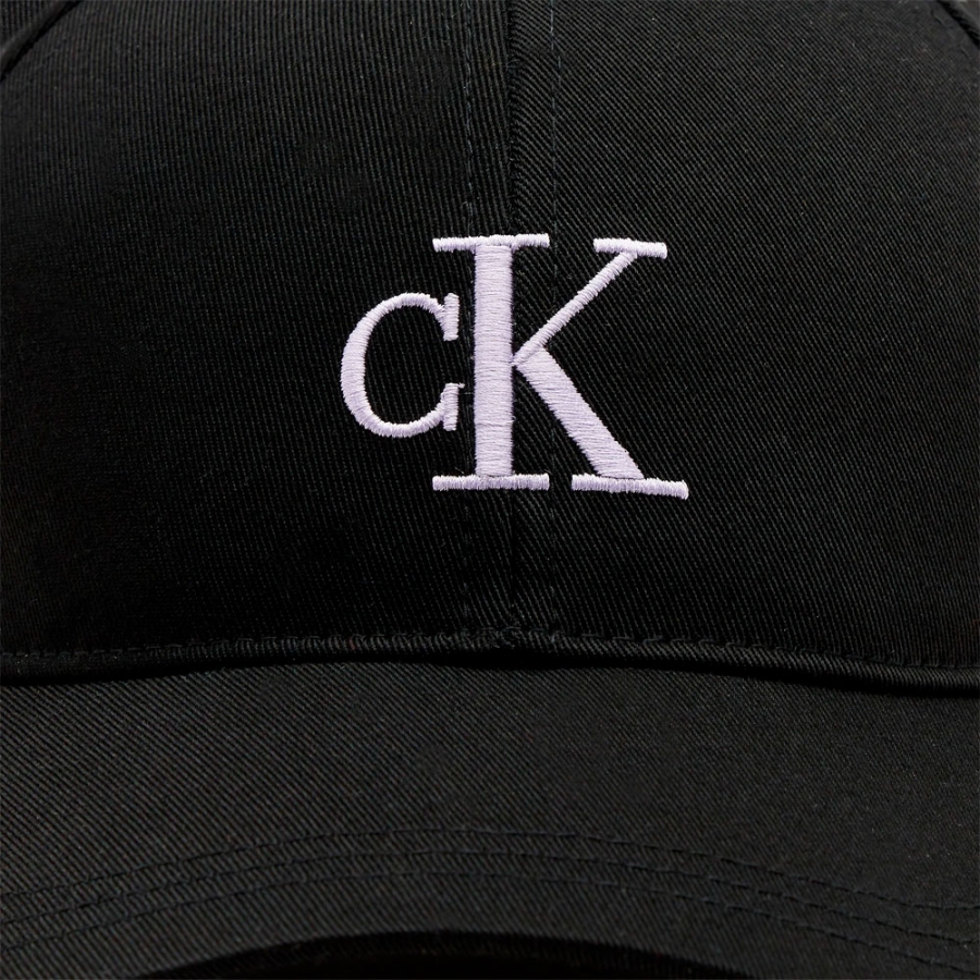 casquette-avec-visiere-monogramme