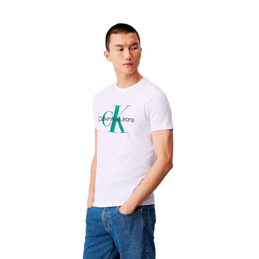 schlankes-t-shirt-mit-monogramm