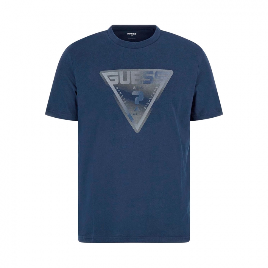 t-shirt-com-logotipo-triangulo-frontal