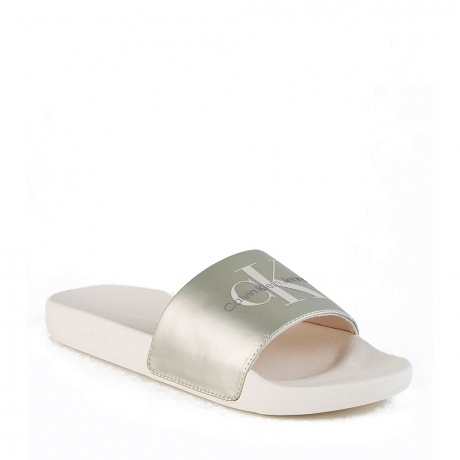 pearl-flip-flops-with-logo