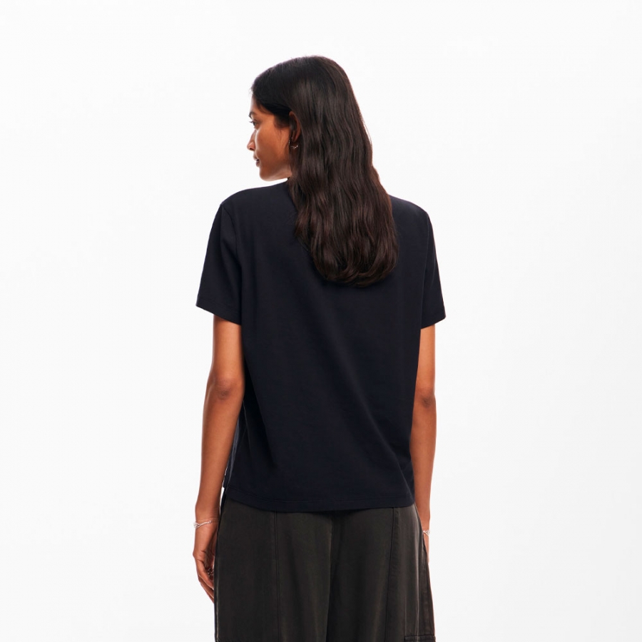 plain-shadow-t-shirt-with-vase