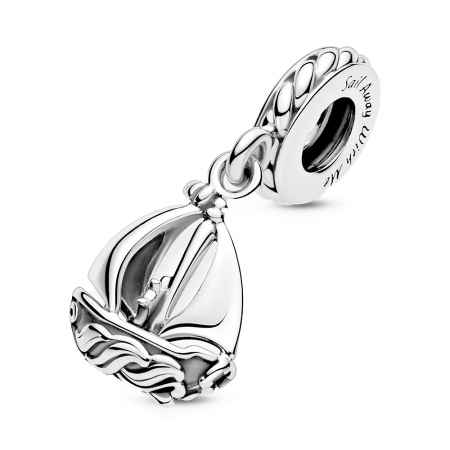 charm-pendentif-bateau-a-voile-799439c00