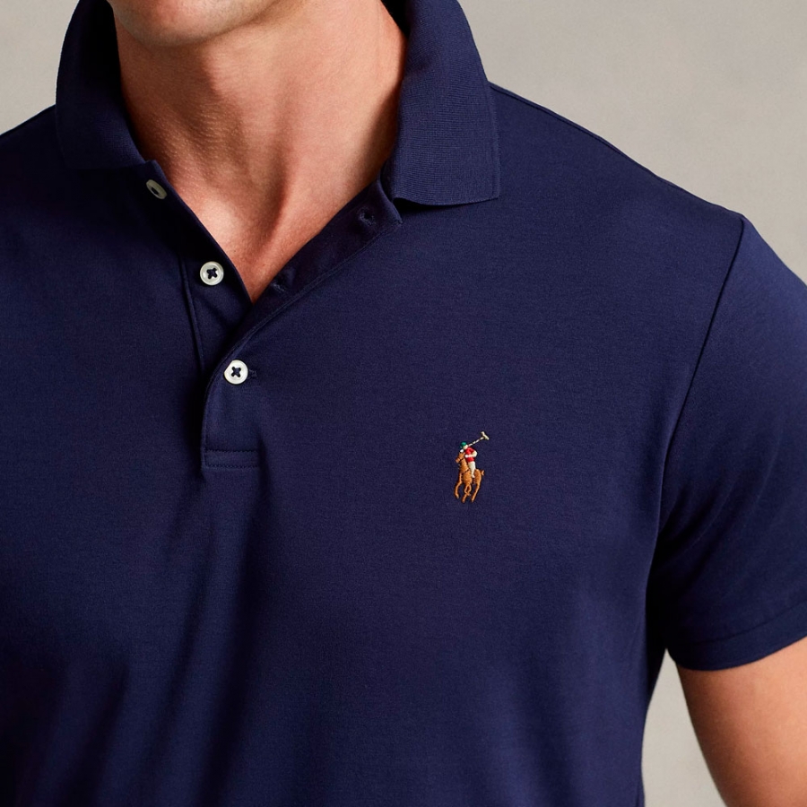 massgeschneidertes-slim-fit-polo