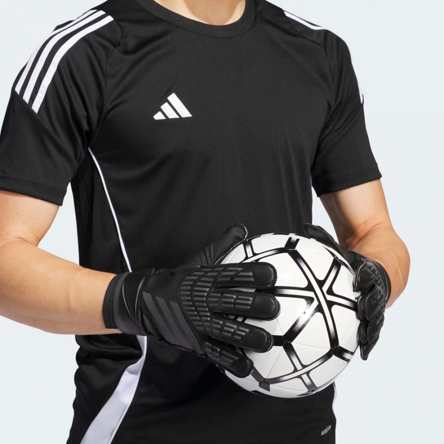 predator-goalkeeper-gloves