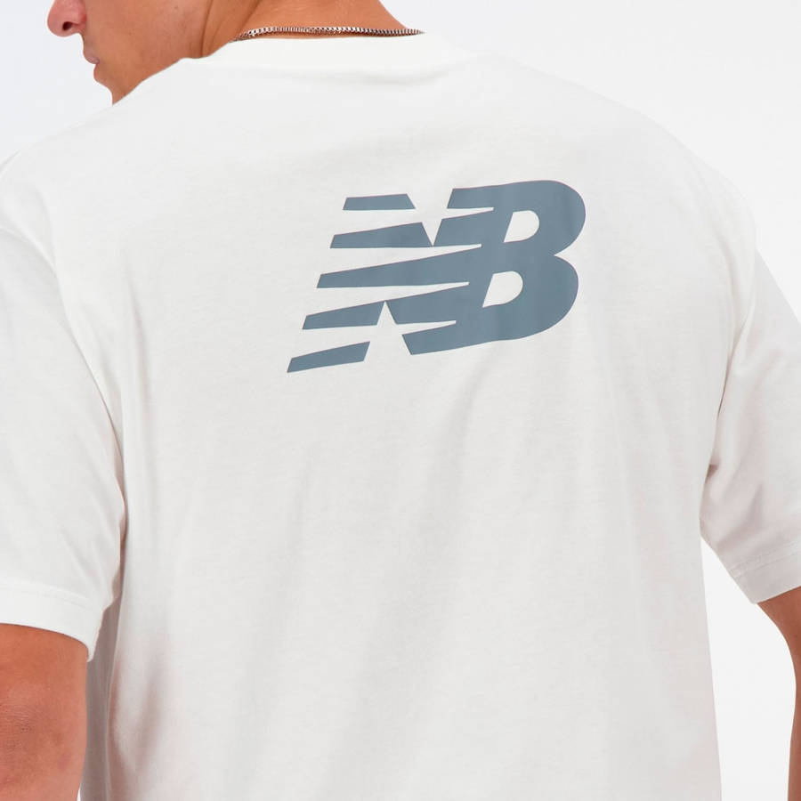 entspanntes-t-shirt-mit-logo