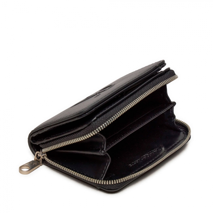 wallet-with-zipper-around-the-outside