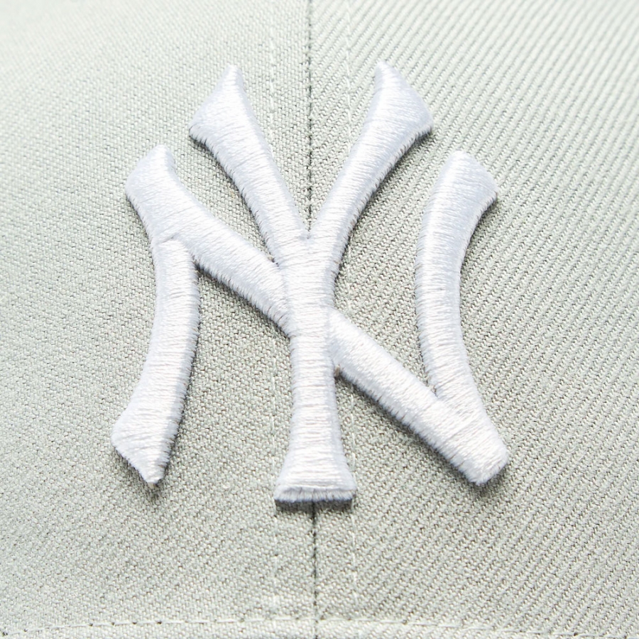 casquette-avec-visiere-des-yankees-de-new-york