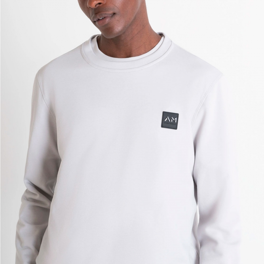 sweatshirt-mit-regular-passform-und-logo