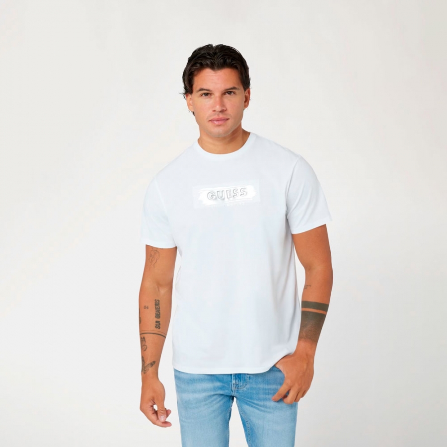 t-shirt-com-logotipo-laminado