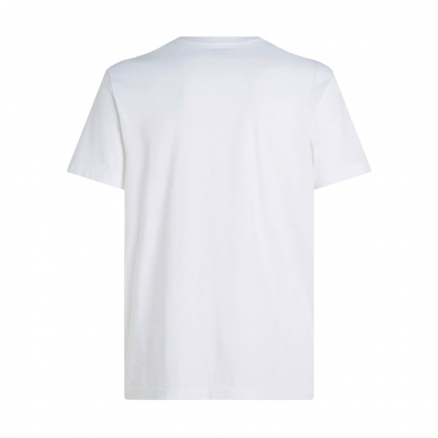 minimal-logo-t-shirt