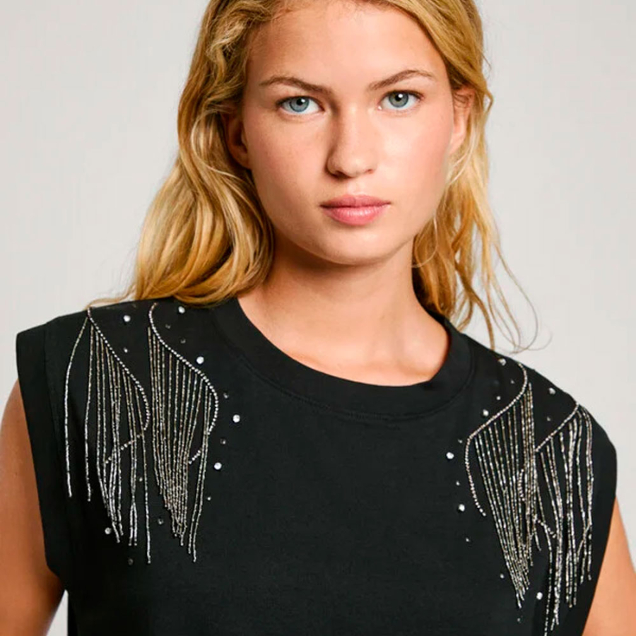 t-shirt-with-rhinestones-on-the-shoulders