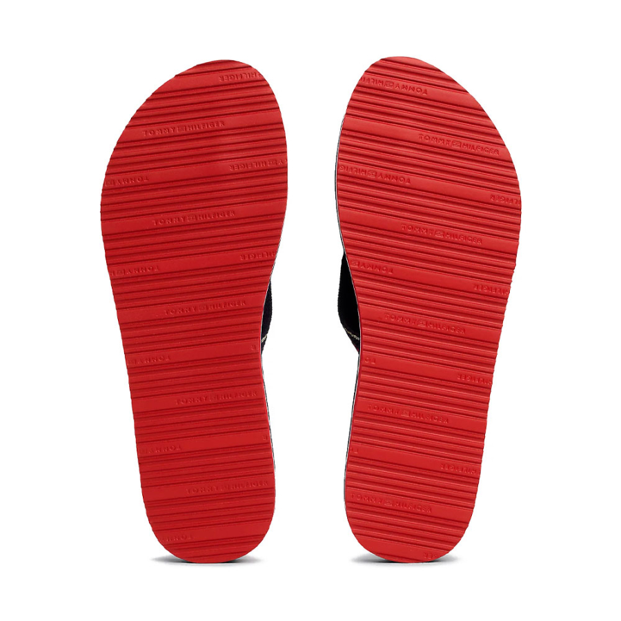 flip-flops-com-fita-distintiva-nas-alcas