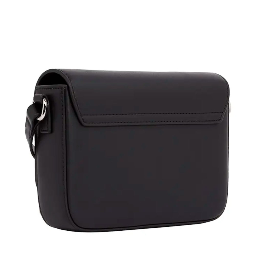 essential-shoulder-bag-with-flap