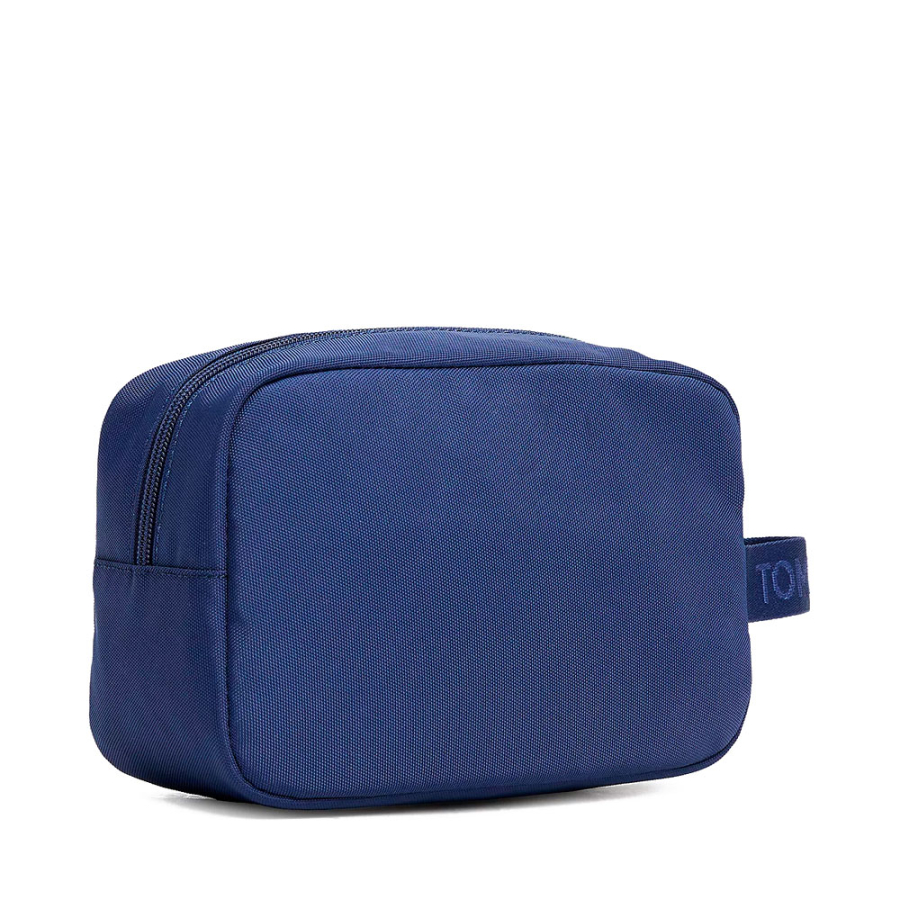 essential-daily-nylon-makeup-bag