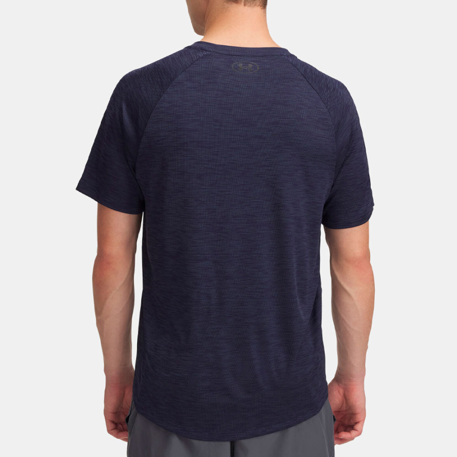 short-sleeve-t-shirt-with-tech-texture