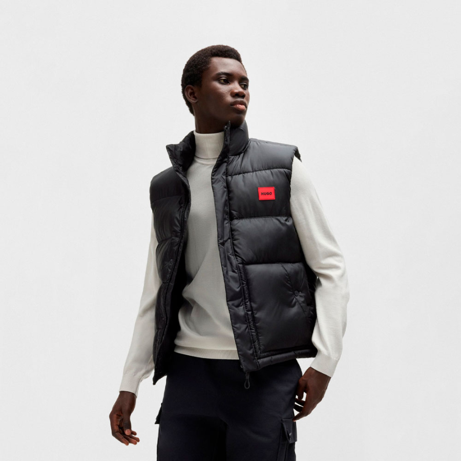 water-repellent-vest-with-red-logo-label