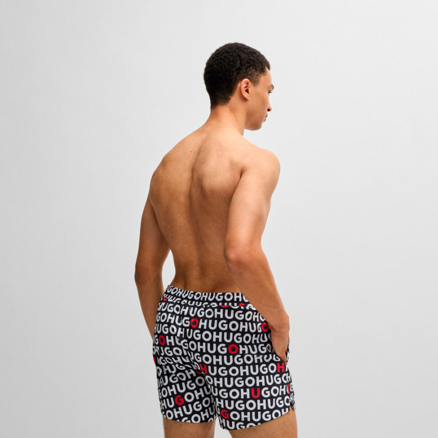 banador-tipo-shorts-con-estampado-de-logos-y-cordon-en-la-cintura