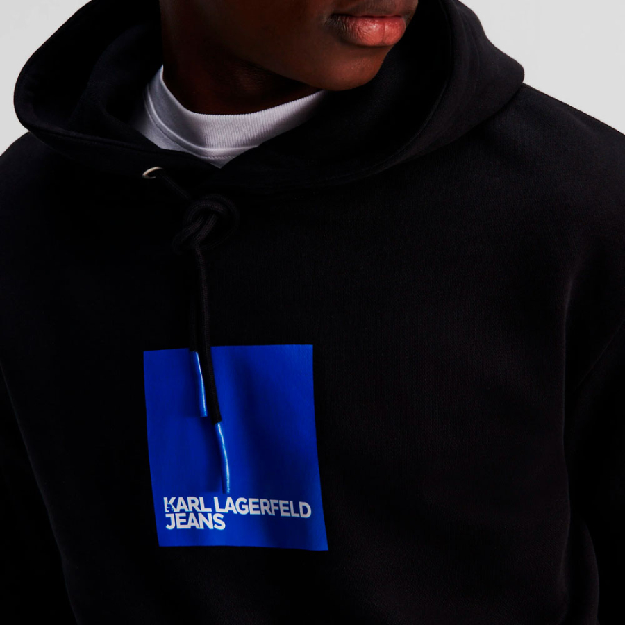 klj-hoodie-mit-quadratischem-logo