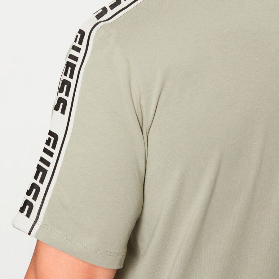 stretch-t-shirt-mit-frontlogo