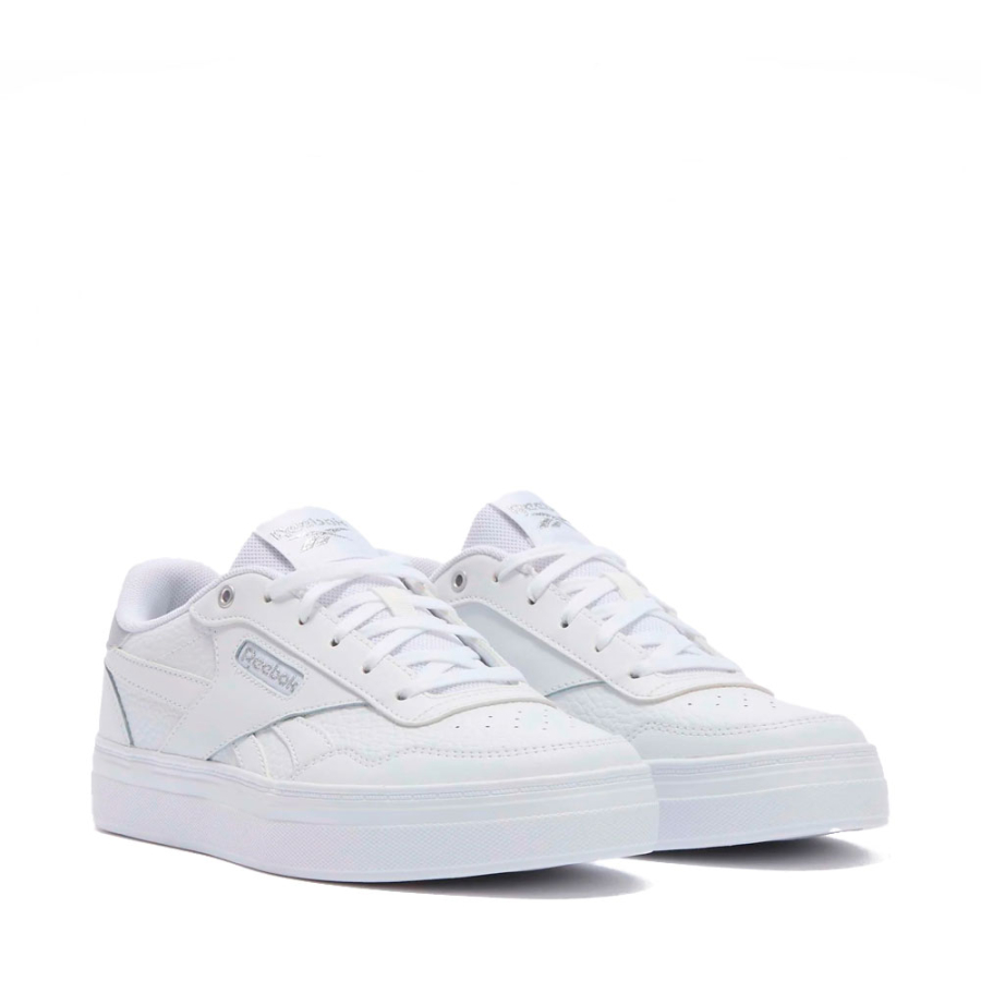 sneakers-court-advance-audacieux