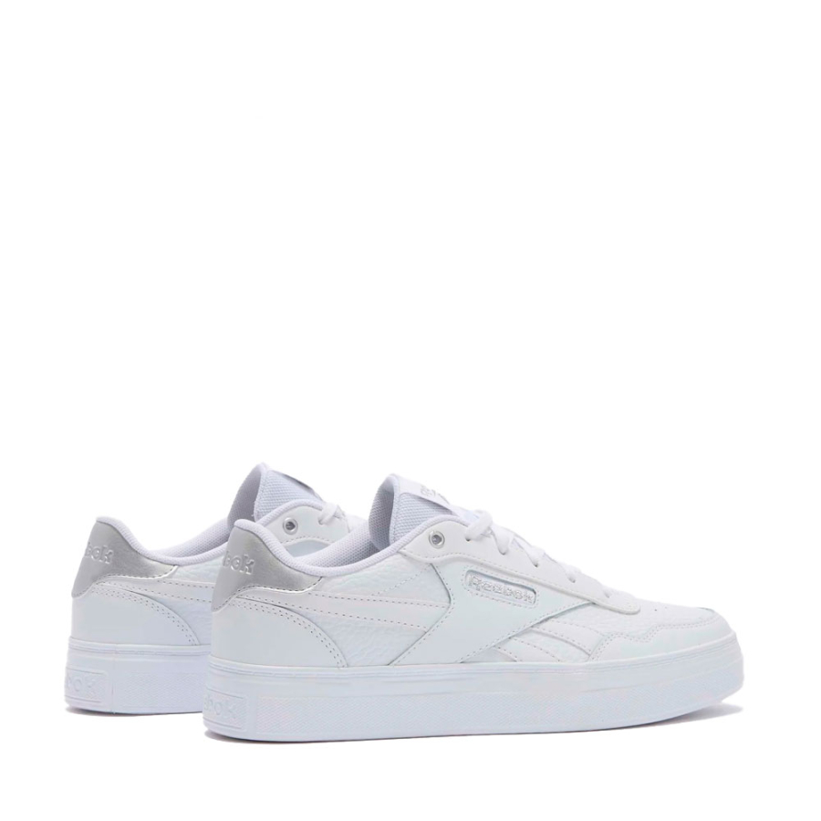 sneakers-court-advance-audacieux