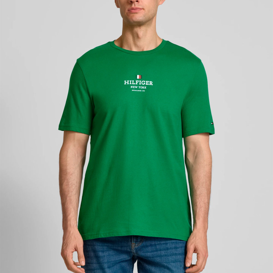 camiseta-de-gola-redonda-com-logotipo