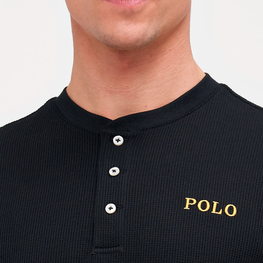 polo-avec-nom-de-marque