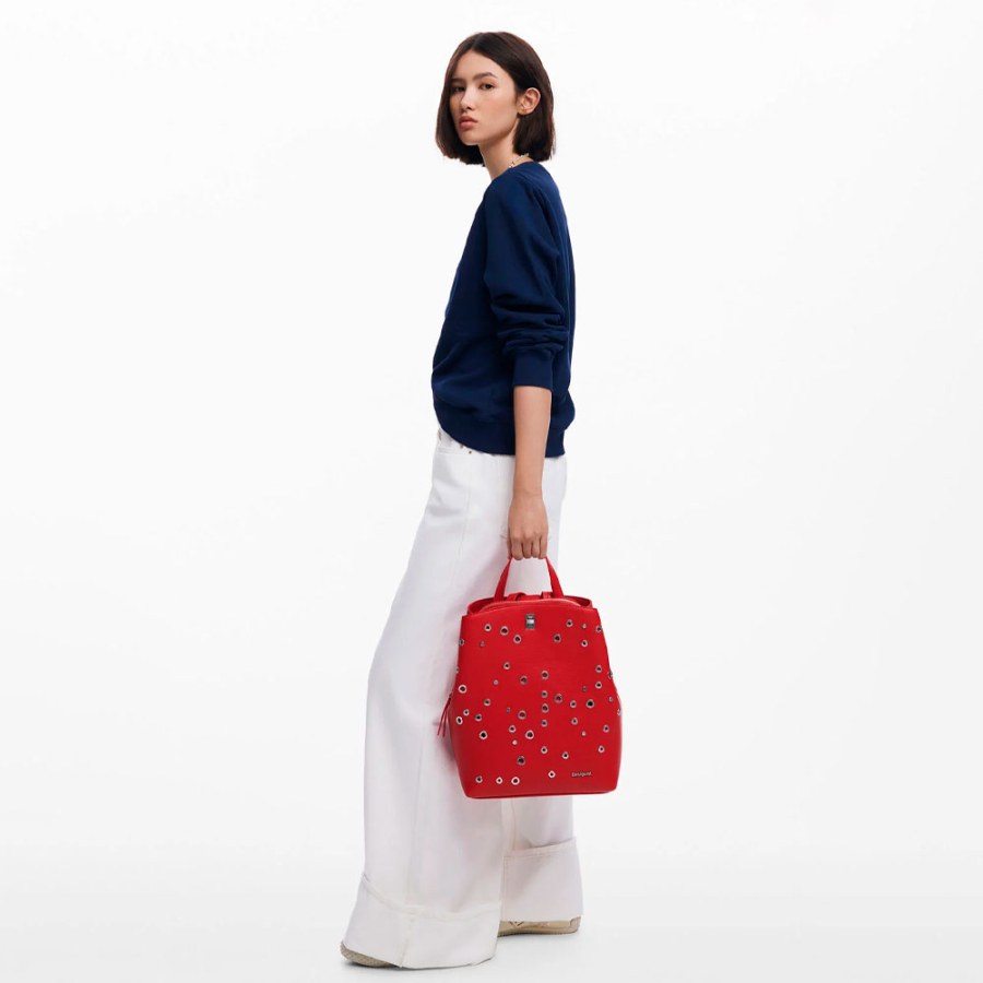 sac-a-dos-cloute-de-taille-moyenne