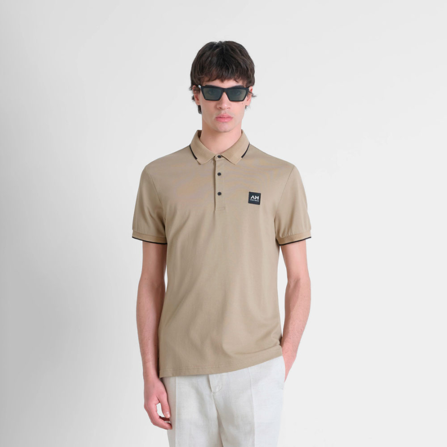 polo-regular-fit-com-logotipo-em-tecido